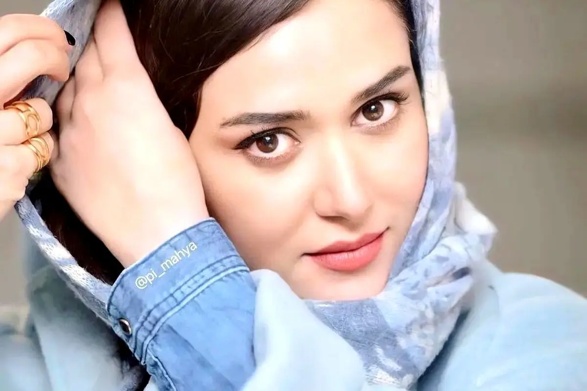 سلیقه خاص پریناز ایزدیار در دکور خانه با شمع و گل‌های طبیعی؛ ایده‌های جذاب و نکات ایمنی برای فضای دلنشین