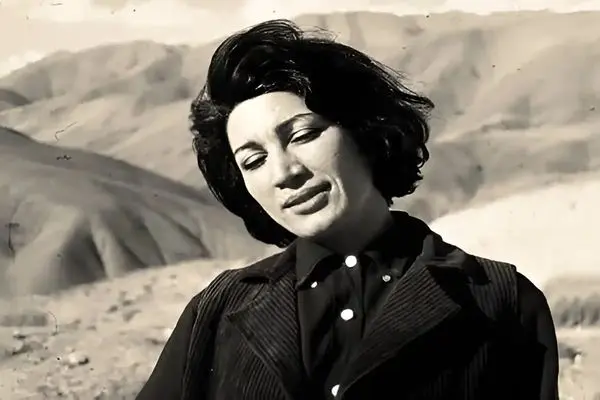 تصویر نادر و دیدنی از شب عروسی فروغ فرخزاد و پرویز شاپور در سال ۱۳۳۰
