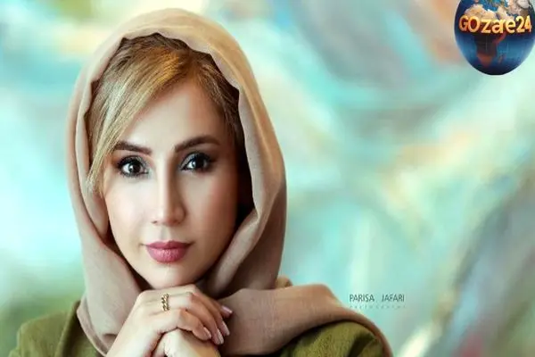 نمایش طراحی داخلی لوکس و کلاسیک خانه شبنم قلی‌خانی در دبی و تهران با دکوراسیون مجلل، فرش ایرانی و درخت کریسمس