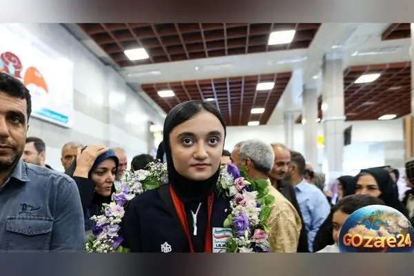 زهرا رحیمی قهرمان پارالمپیک و تاریخ‌ساز ایران در پاریس 2024: مدال نقره را از جکی چان دریافت کرد