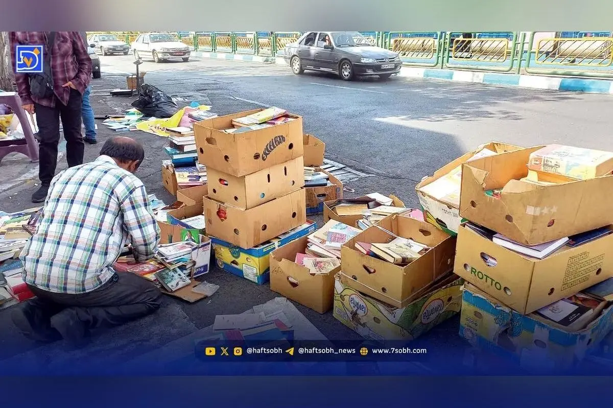 هفته کتاب در خیابان انقلاب؛ بحران کاهش خرید کتاب و نیاز به اطلاع‌رسانی مؤثر