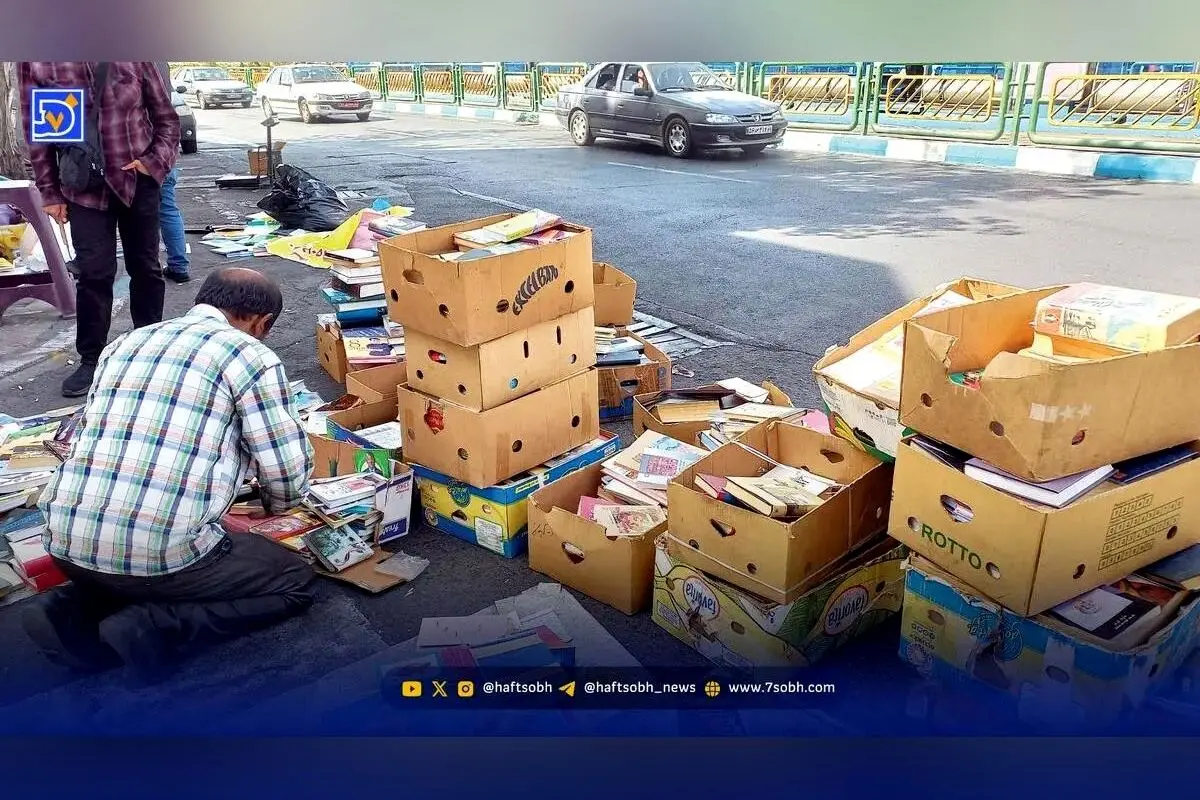 هفته کتاب در خیابان انقلاب؛ بحران کاهش خرید کتاب و نیاز به اطلاع‌رسانی مؤثر