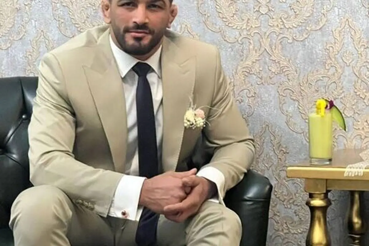 عکس دیدنی از مسعود پزشکیان و حسن یزدانی در مراسم دریافت جایزه توسط رئیسجمهور ایران + جزئیات و تاریخچه زندگی پزشکیان
