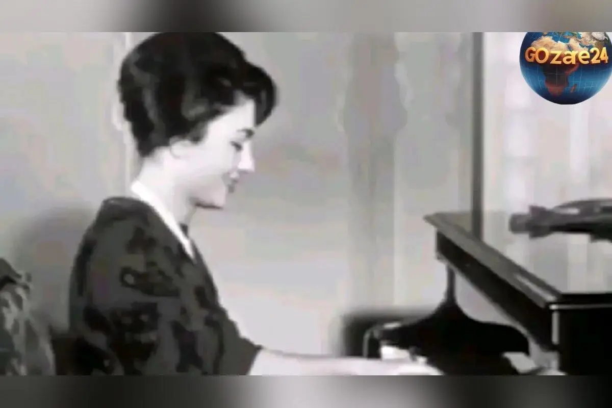تصویر قدیمی و دیدنی از محمدرضا و فرح پهلوی در لحظه خوشحالی و داد و ستد در دفترخانه سال ۱۳۳۸