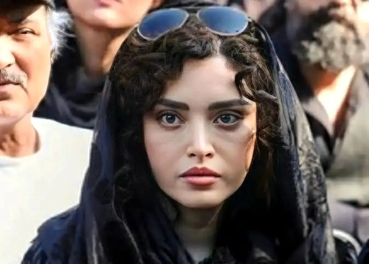 عکس جدید و زیبا از بهنوش طباطبایی در آسانسور؛ خانم بازیگر با استایل خاص و چهره‌ای بی‌نظیر