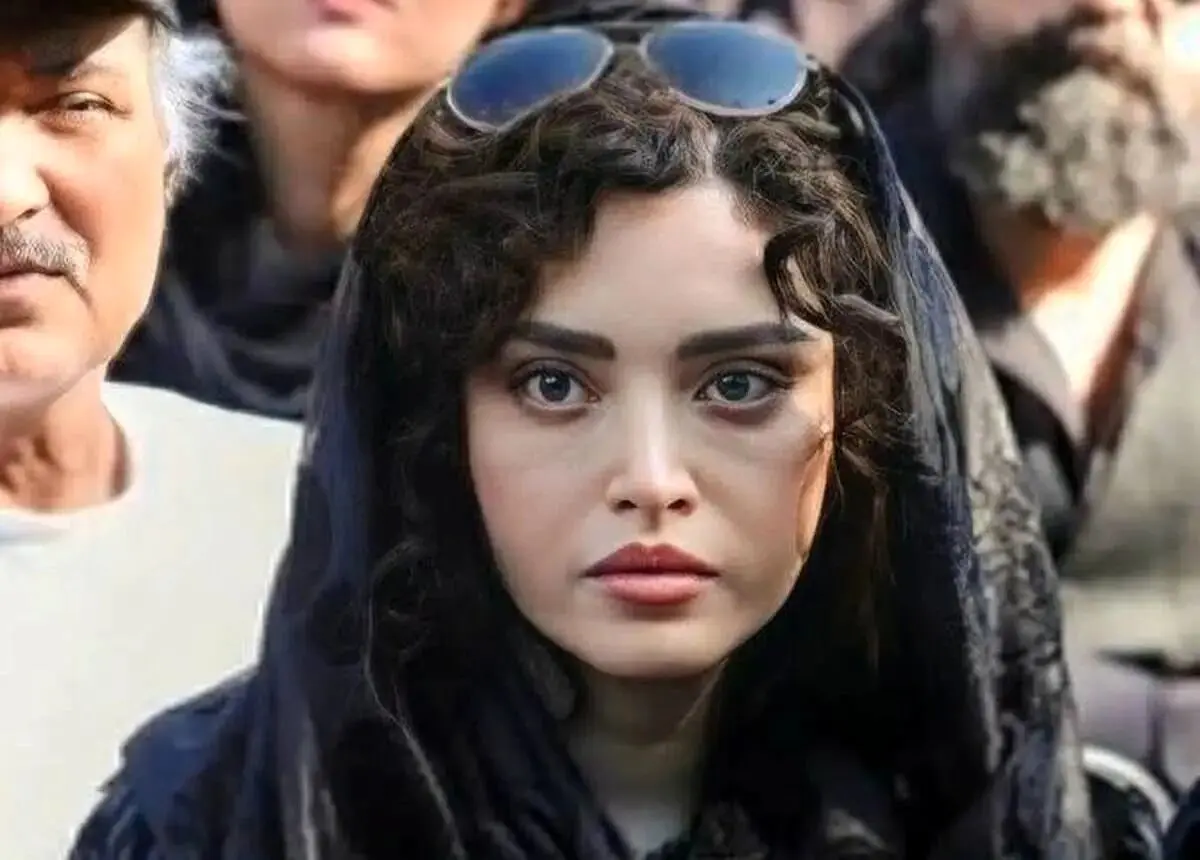 عکس جدید و زیبا از بهنوش طباطبایی در آسانسور؛ خانم بازیگر با استایل خاص و چهره‌ای بی‌نظیر