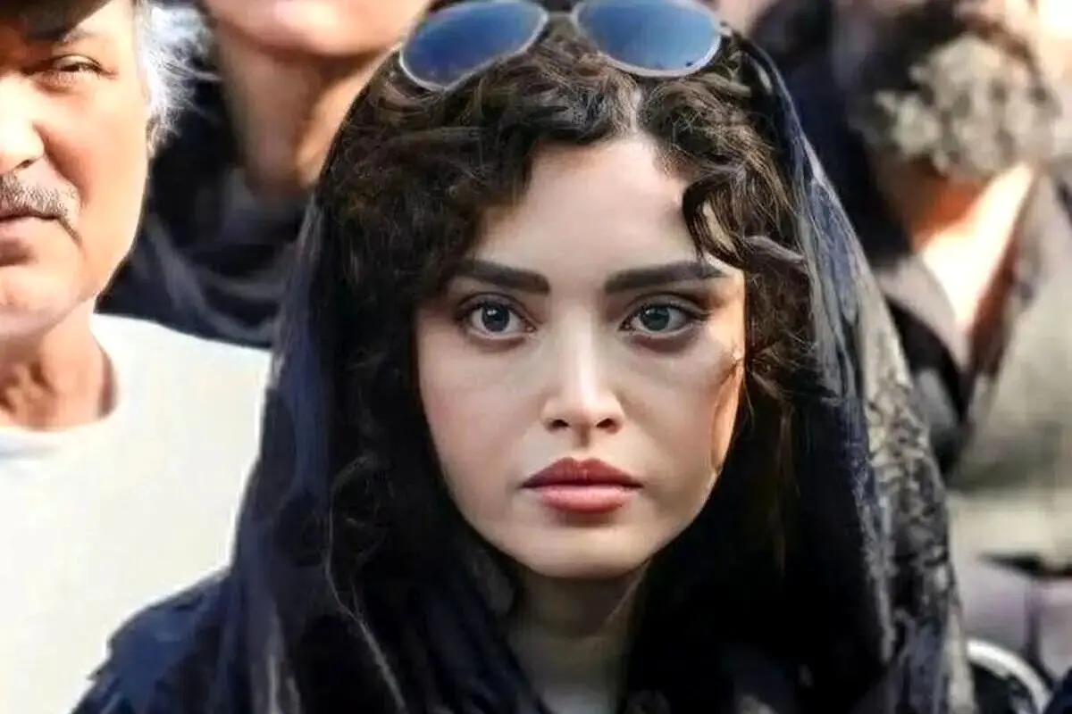 عکس جدید و زیبا از بهنوش طباطبایی در آسانسور؛ خانم بازیگر با استایل خاص و چهره‌ای بی‌نظیر
