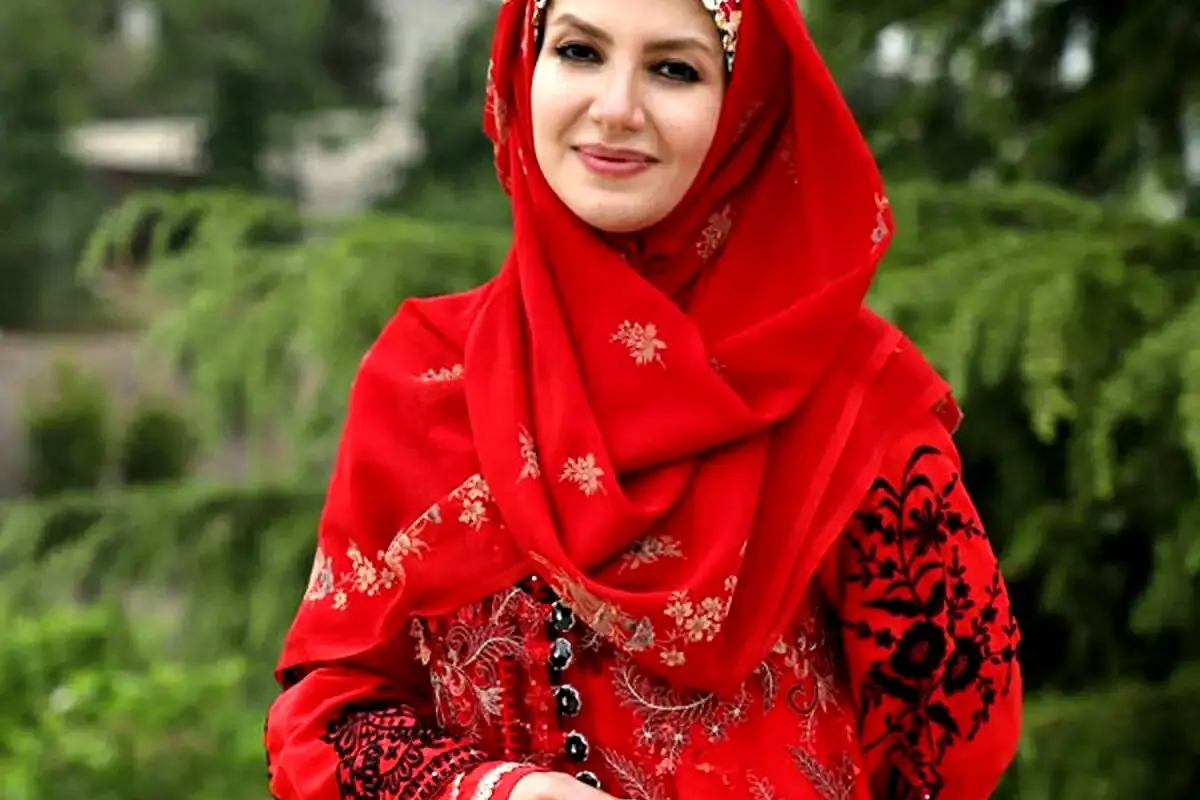 رونمایی از حیاط بهاری و رنگارنگ خانه ملیکا زارعی مجری کودک با گل‌های خوشبو و فضای دلنشین
