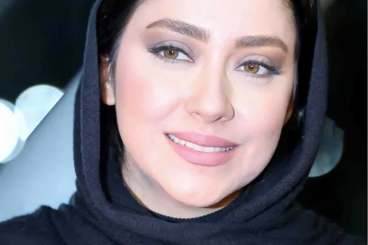استایل بهاره کیان افشار در بهار ۱۴۰۳: مانتوی بلند با ترکیب رنگ خاص و ظاهر شیک و رسمی
