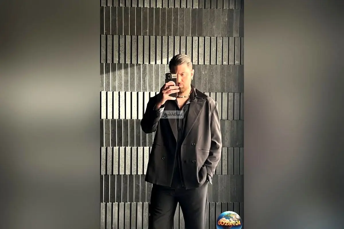 تصویر خانه امیرحسین فتحی، بازیگر محبوب سریال‌های شهرزاد و جیران، با دکوراسیونی هنری و کتابخانه‌ای بزرگ