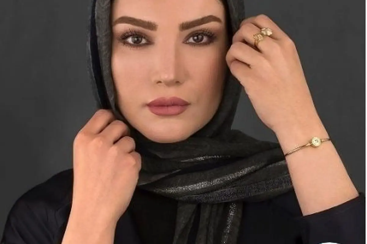 عکس متفاوت و خاطره‌انگیز متین ستوده بر روی پشت بام خانه قدیمی با استایل خاص