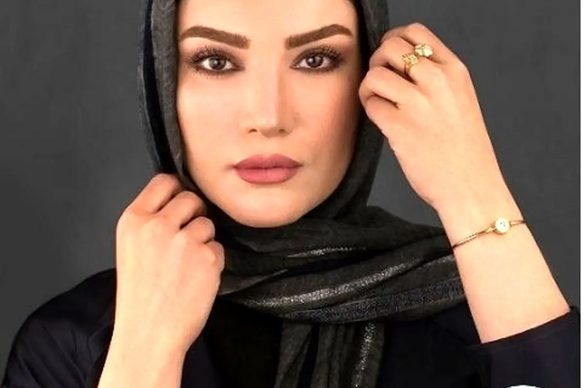 عکس متفاوت و خاطره‌انگیز متین ستوده بر روی پشت بام خانه قدیمی با استایل خاص