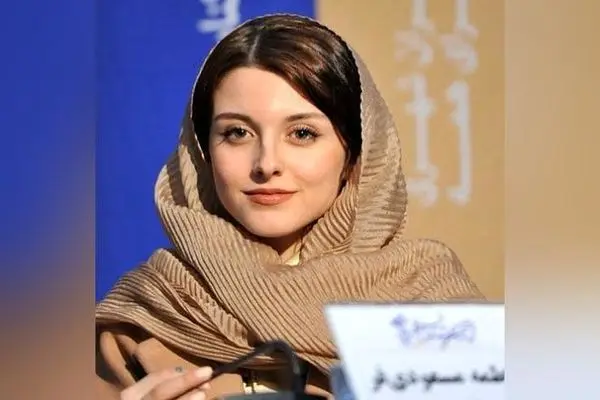 بازیگر زخم کاری در کنار برج ایفل با استایل خاص و ژست‌های هنری| تصاویر جذاب فاطمه مسعودی‌فر