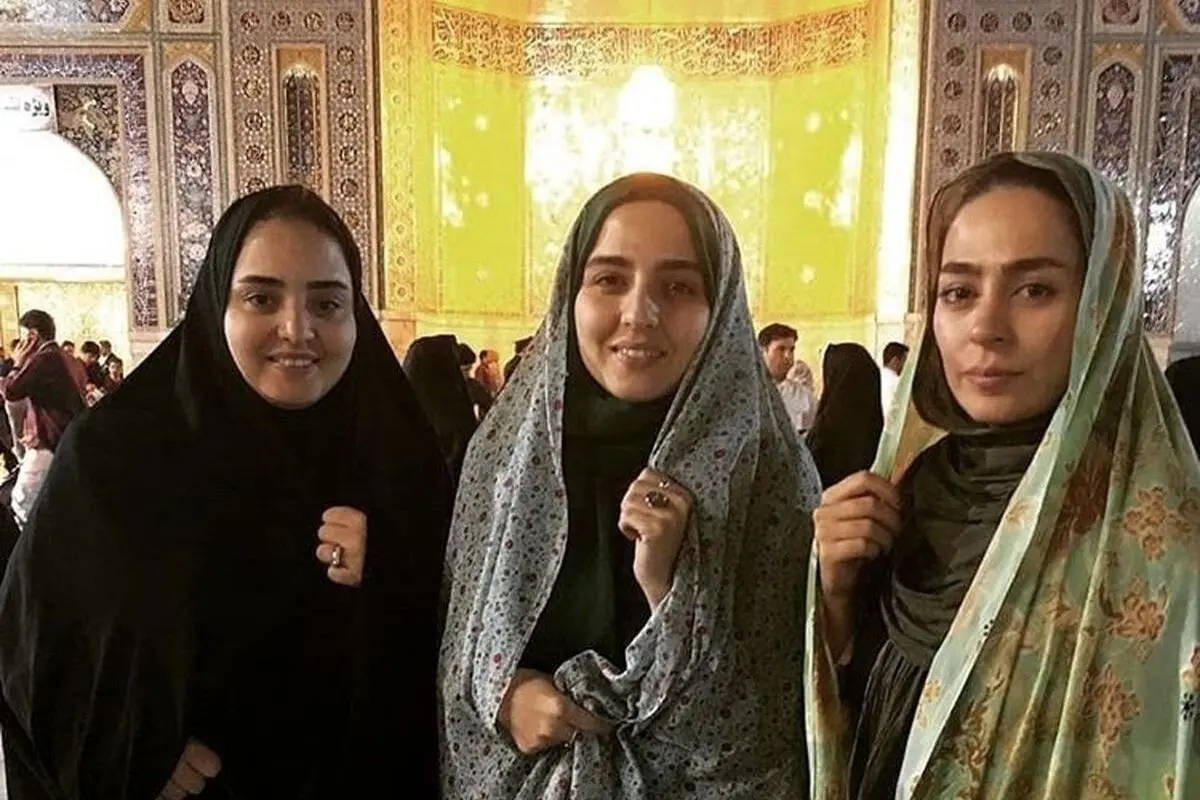 تصاویر دیدنی از لحظات معنوی هنرمندان در کنار بارگاه امام رضا (ع) در آستانه شهادت