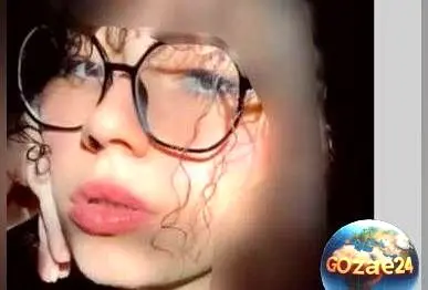 تصاویر غم‌انگیز وداع مونا مهرجویی با پدر و مادر در روز تشییع؛ حادثه تلخ و فقدان خانواده مهرجویی