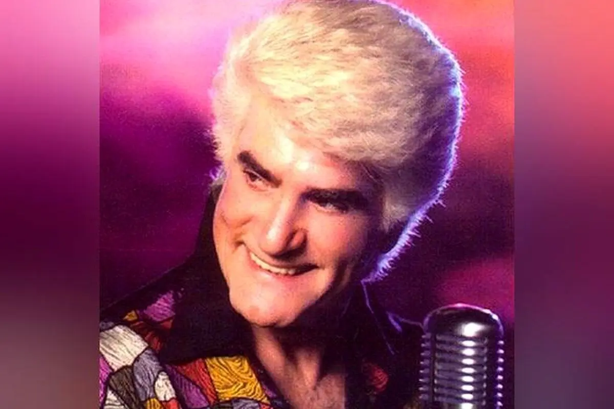 هوش مصنوعی تصاویر بازسازی شده از اجرای ویگن در کازینوی مولن روژ تهران را نشان می‌دهد