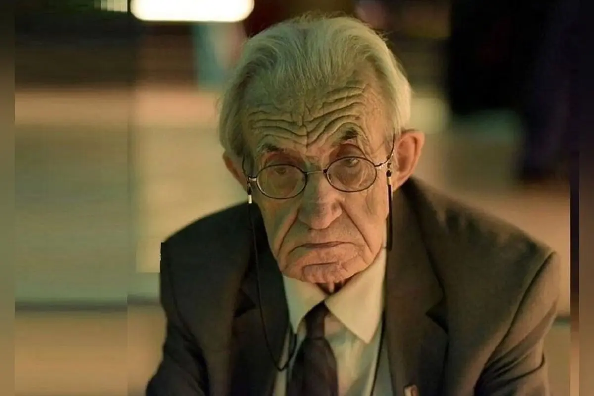 اردشیر کاظمی در چین در آغوش پاندای غول‌پیکر و سفر به معماری سنتی و مدرن این کشور