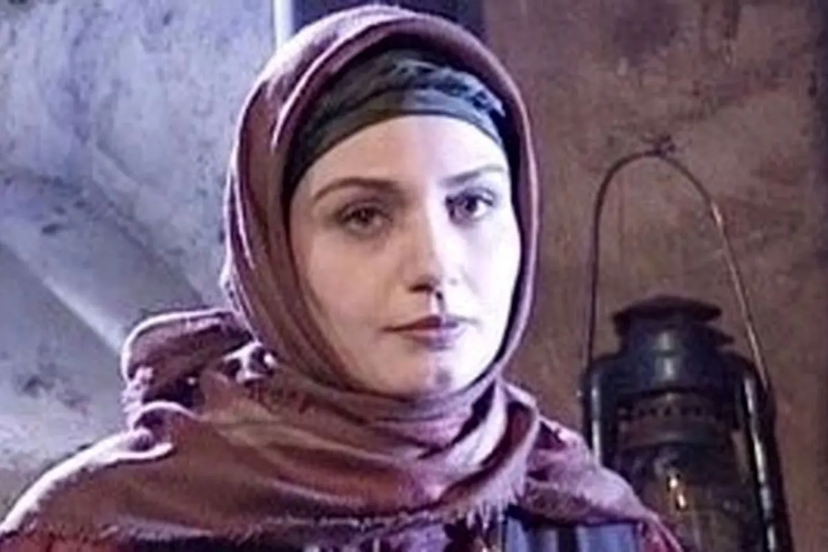 عکس نایاب خانم کوچیک و پدر و مادرش در پشت صحنه سریال پس از باران سال ۷۹ | زندگی و نقش مرجان محتشم در دهه ۷۰