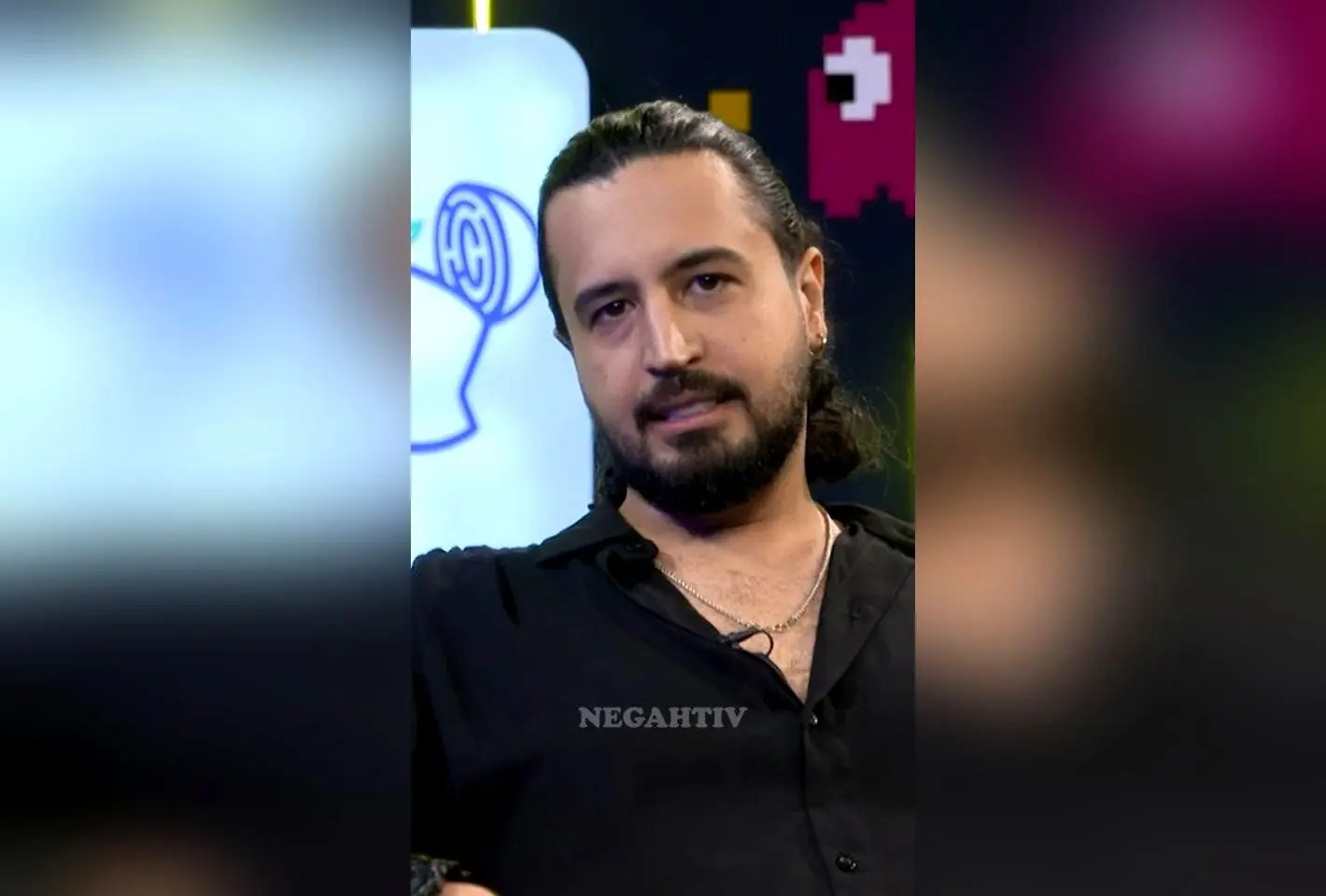 مهرداد صدیقیان در برنامه پامپ۲: اگر جای صابر ابر در درباره الی بودم، با الی برمی‌گشتم!  
کپشن جذاب و دیدنی از مهرداد صدیقیان در برنامه پامپ۲ با اجرای امیرحسین قیاسی، درباره فیلم درباره الی و نقش صابر ابر.