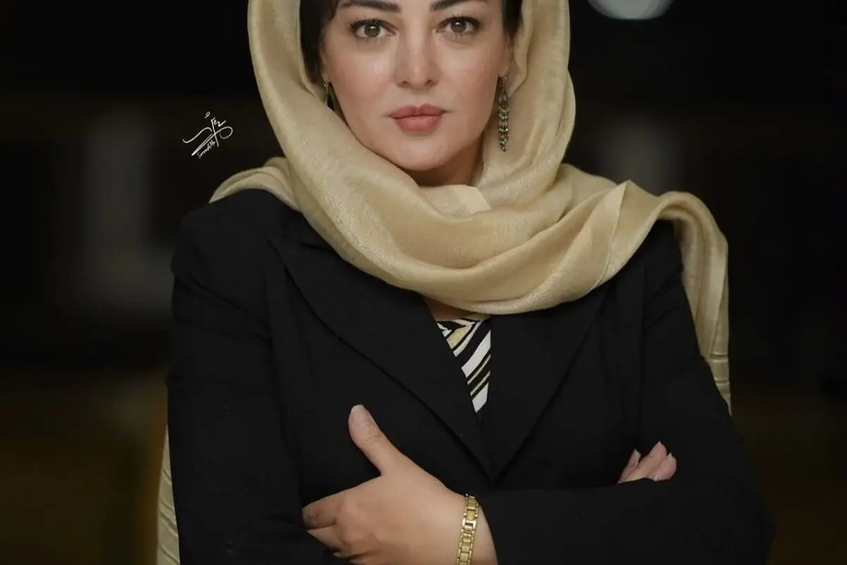 رزیتا غفاری از تصاویر جشن عروسی دهه 70 با تاج خاص و زیبا کنار همسرش عباس صالحی رونمایی کرد