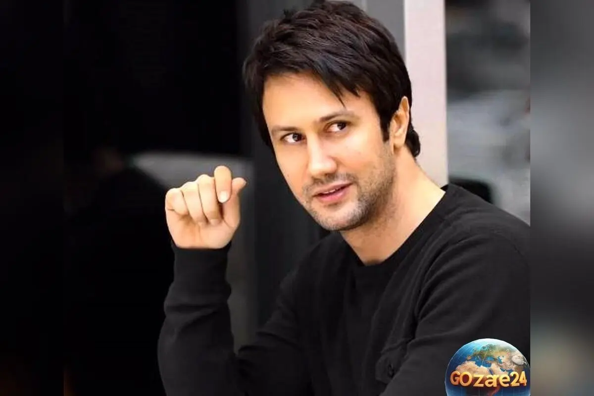 سلفی عاشقانه و هنری شاهرخ استخری و همسرش کنار ساحل زیبا | عکس جدید در صفحه اینستاگرام