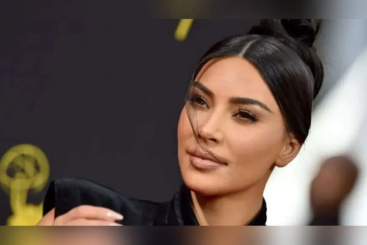 کیم کارداشیان و شکست در آزمون وکالت به دلیل خطاهای ChatGPT: چه‌طور هوش مصنوعی می‌تواند مانع موفقیت شود؟