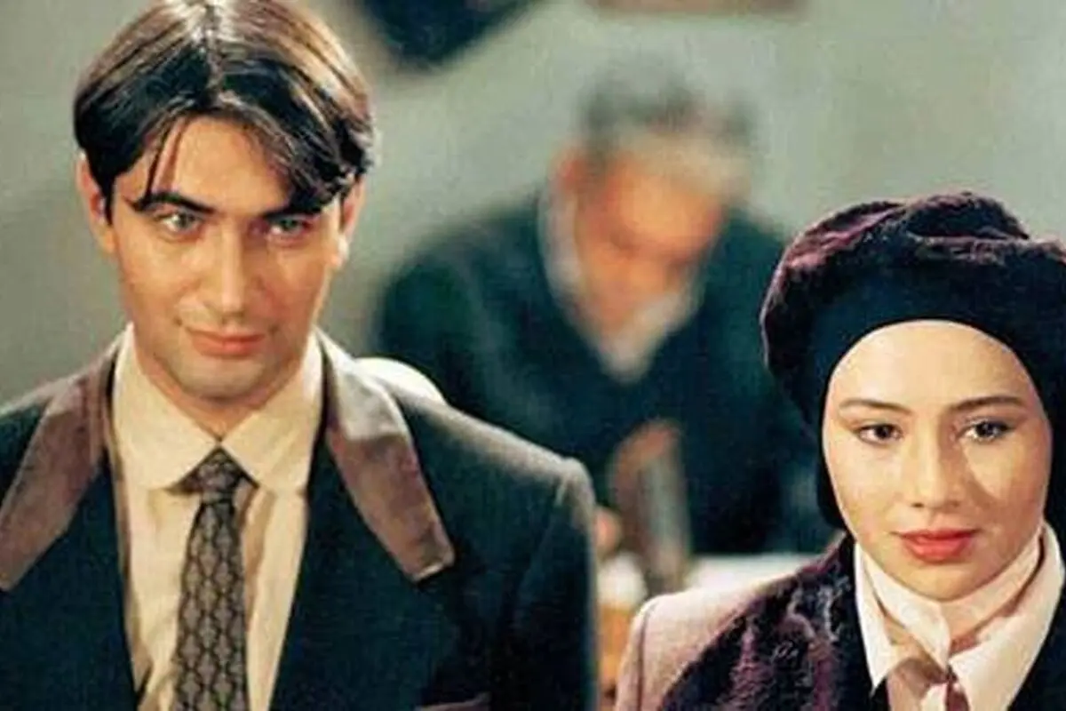 تصویر نادر و دیدنی از پشت‌صحنه هم‌بازی شدن پارسا پیروزفر و زنده‌یاد ابراهیم آبادی در سریال «در چشم باد» سال ۱۳۸۵