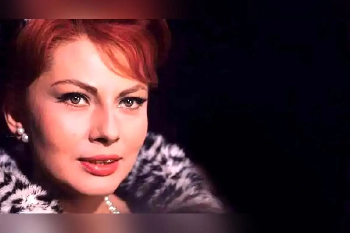 سفر در زمان به روز برفی در تهران: لباس عروس ۳۰ کیلوگرمی ثریا اسفندیاری در جشن ازدواج تاریخی با محمدرضا پهلوی