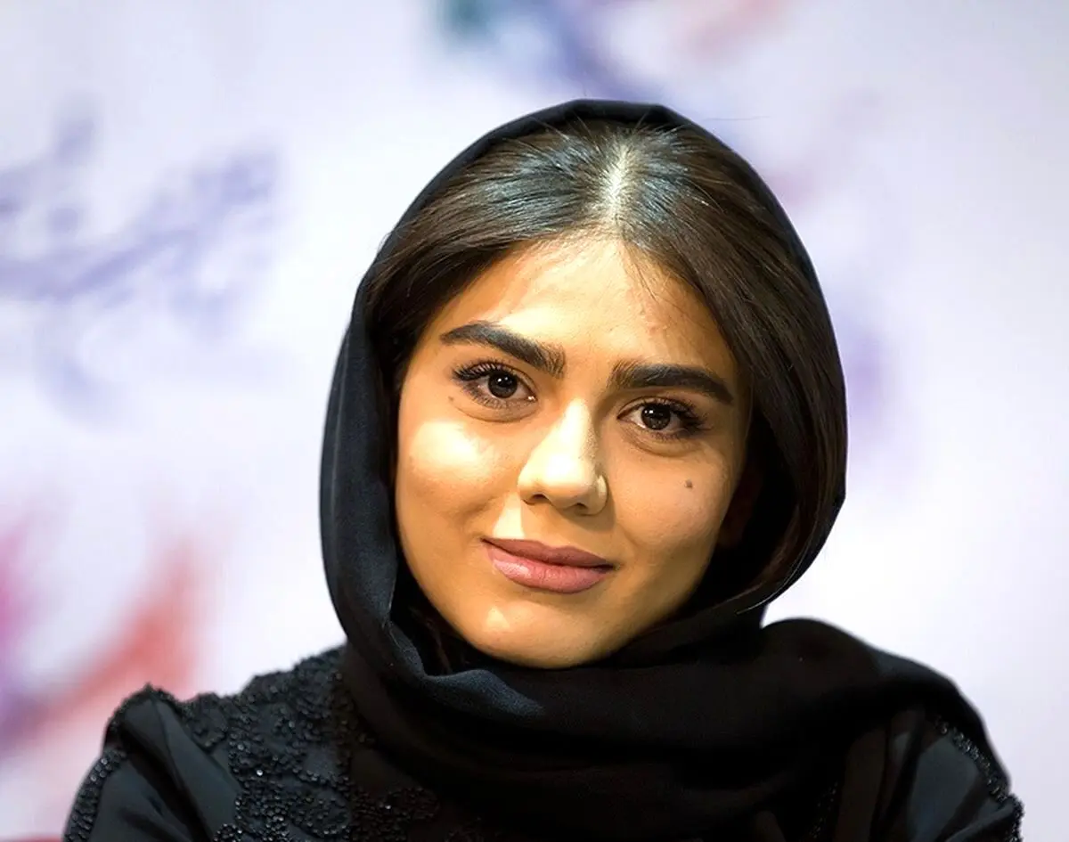آزاده زارعی در نوشهر با استایل جدید و عکس‌های دیدنی از سفر و پشت‌صحنه سریال «آوای باران»