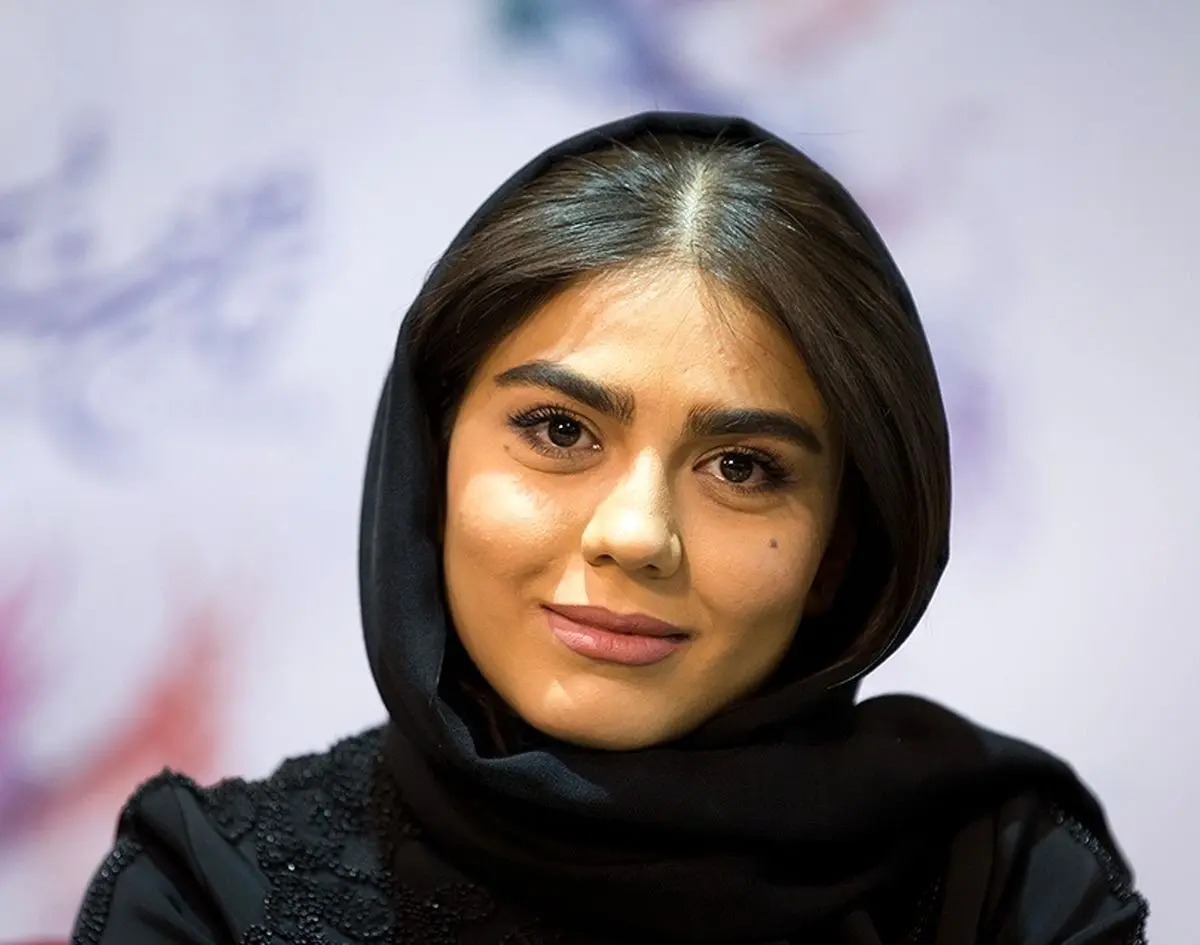 آزاده زارعی در نوشهر با استایل جدید و عکس‌های دیدنی از سفر و پشت‌صحنه سریال «آوای باران»