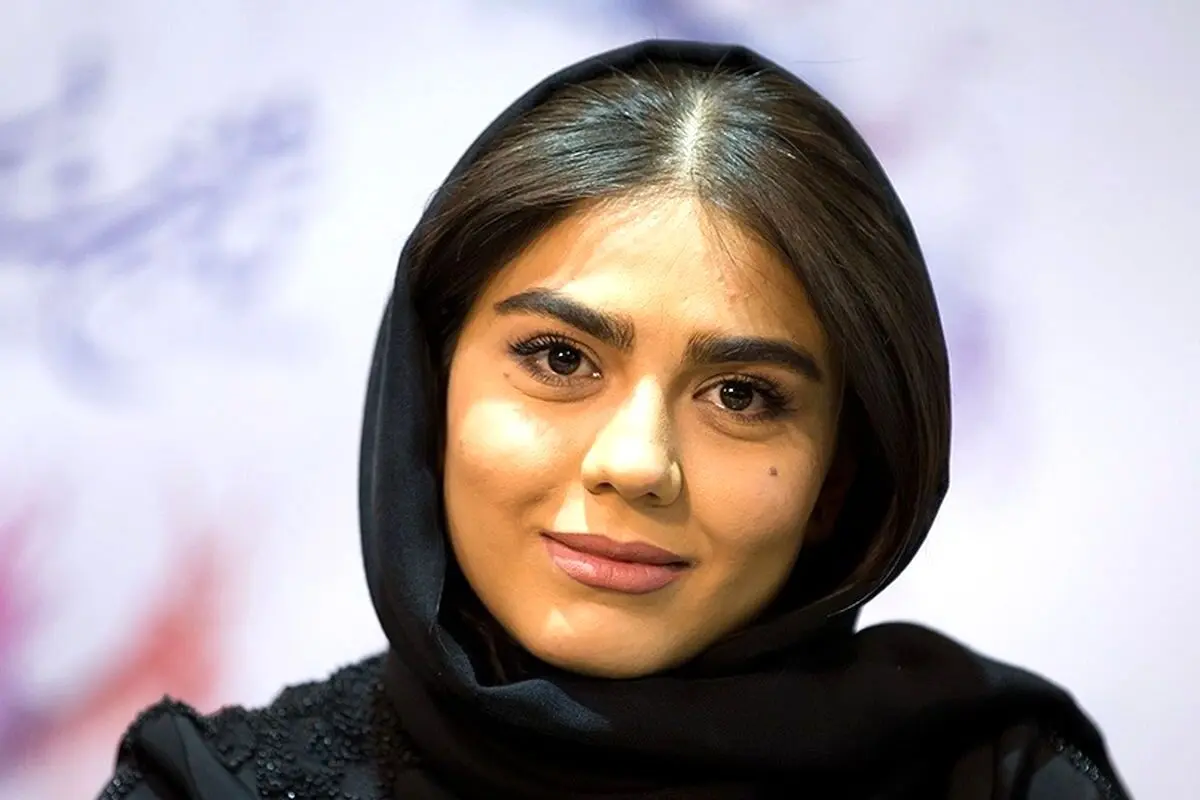 آزاده زارعی در نوشهر با استایل جدید و عکس‌های دیدنی از سفر و پشت‌صحنه سریال «آوای باران»