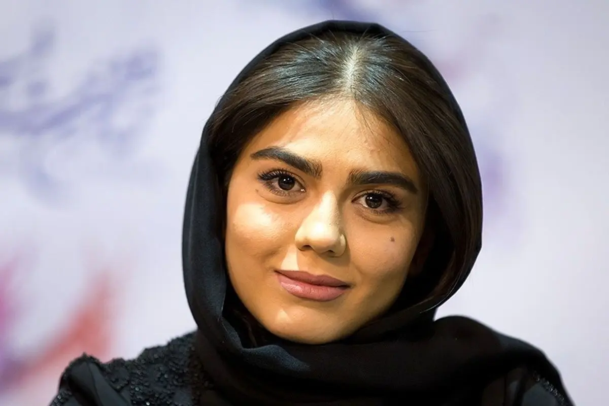 آزاده زارعی در نوشهر با استایل جدید و عکس‌های دیدنی از سفر و پشت‌صحنه سریال «آوای باران»