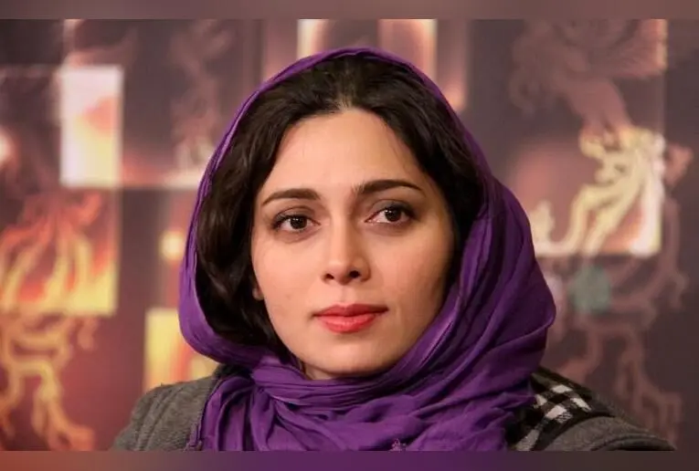میز تلویزیون منحصربه‌فرد و طراحی مدرن خانه پگاه آهنگرانی؛ دکوراسیون خاص و جذاب در فضای مدرن