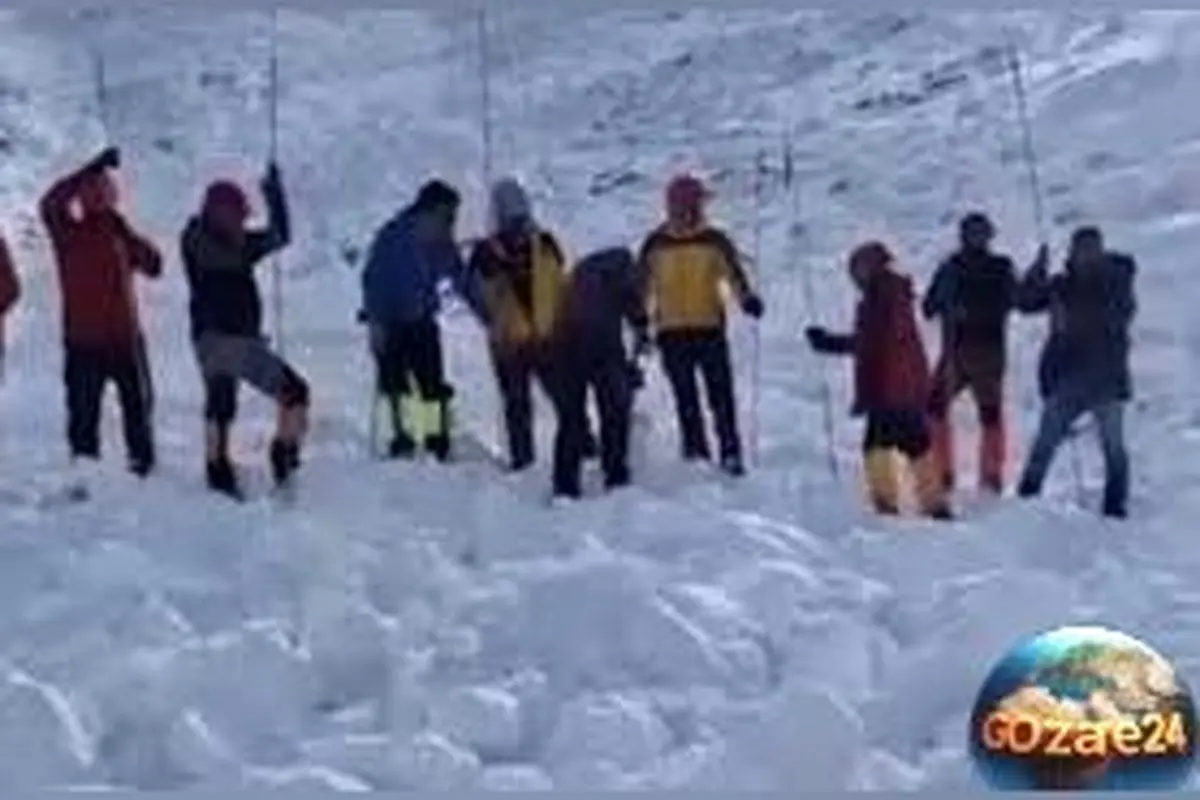 تلاش بی‌وقفه برای یافتن پیکر کوهنوردان زیر 10 متر برف در جاده چالوس + فیلم و جزئیات