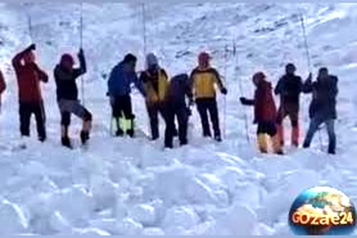 تلاش بی‌وقفه برای یافتن پیکر کوهنوردان زیر 10 متر برف در جاده چالوس + فیلم و جزئیات