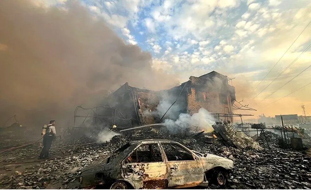 نمای نزدیک از سانحه آتش‌سوزی بازار آهن