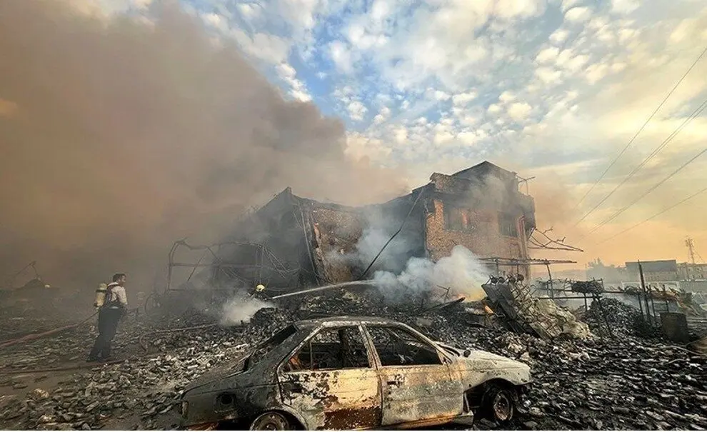 نمای نزدیک از سانحه آتش‌سوزی بازار آهن