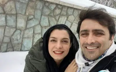 هنر بی‌نظیر کشیدن چهره امین زندگانی و همسرش روی شیشه؛ تابلوی حرفه‌ای و خلاقانه توسط یک طراح ایرانی