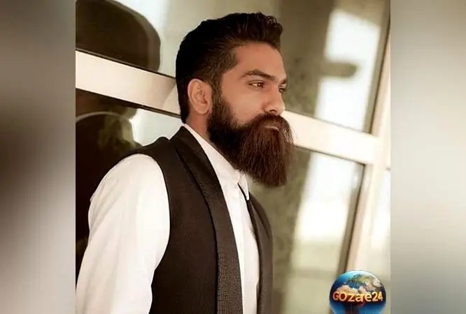 علی زندوکیلی با تیپ دهه 60 و شلوار گشاد در صفحه مجازی؛ شوخی بامزه و جذاب او با استایل نوستالژیک