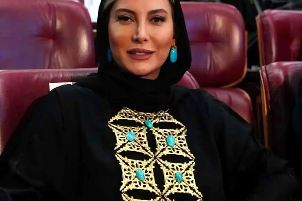 فریبا نادری در استراحت روی کاناپه با پیام انگیزشی و سلفی جنجالی در اینستاگرام