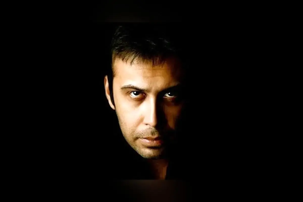 تصاویر داخلی منزل محسن چاوشی؛ لوکیشن خاص با مبلمان چستر چرمی، زیرپایی عثمانی و گل‌های طبیعی بر اساس سلیقه هنرمند جادویی کشورمان