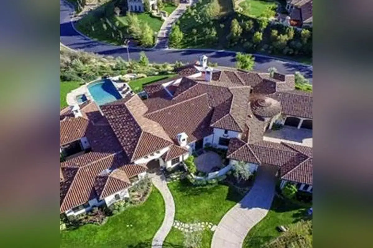 عمارت لوکس بریتنی اسپیرز در کالیفرنیا با مناظر بی‌نظیر و طراحی داخلی منحصر به فرد