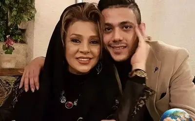 خانه‌ای شیک و مدرن با مبلمان رنگی و دکوری‌های خاص؛ نگاهی به دکوراسیون لوکس نسرین مقانلو در سال 2025
