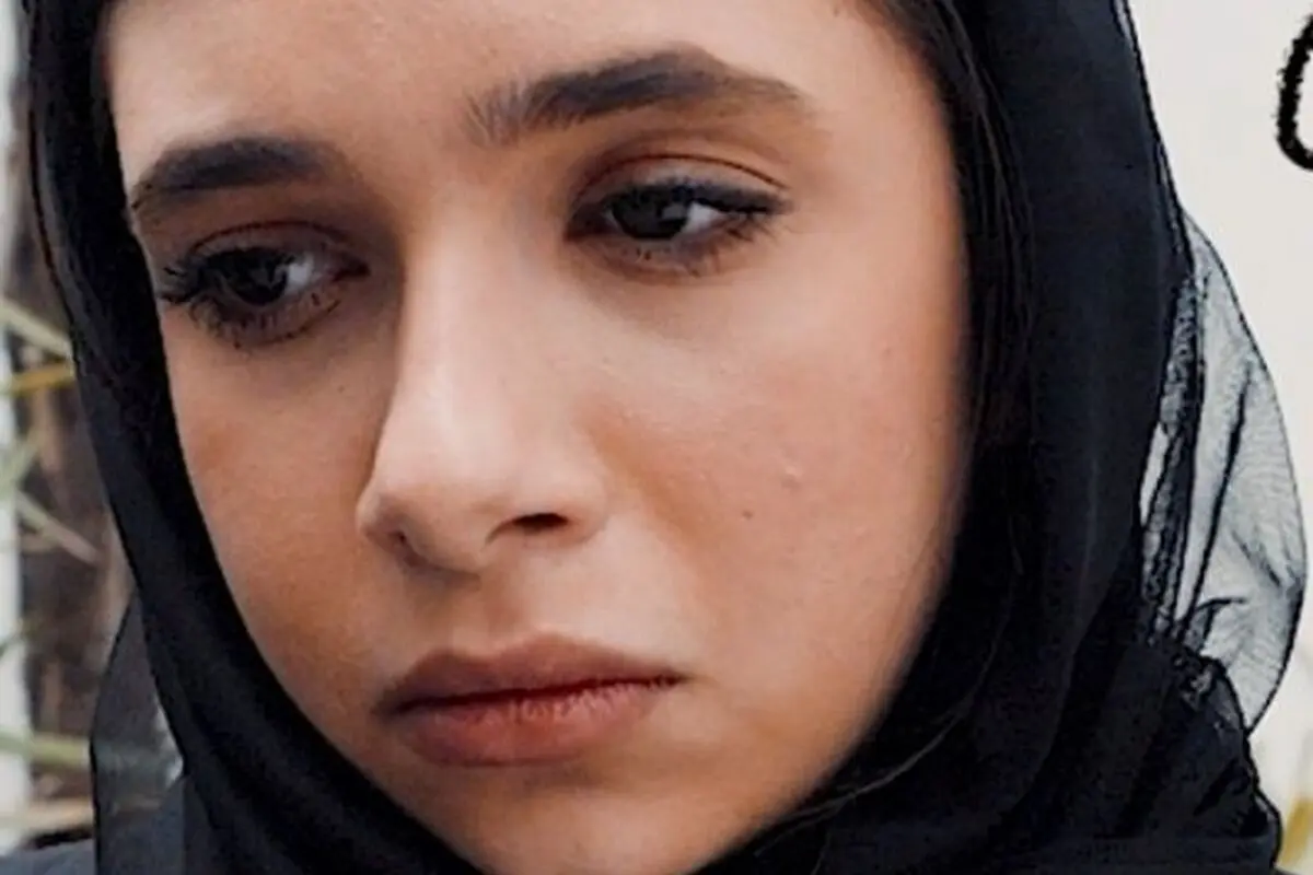 نمایش #صلحِ_عباس_آباد با استقبال بی‌نظیر در تئاتر ملک؛ بلیت‌های جدید در تیوال عرضه شد!