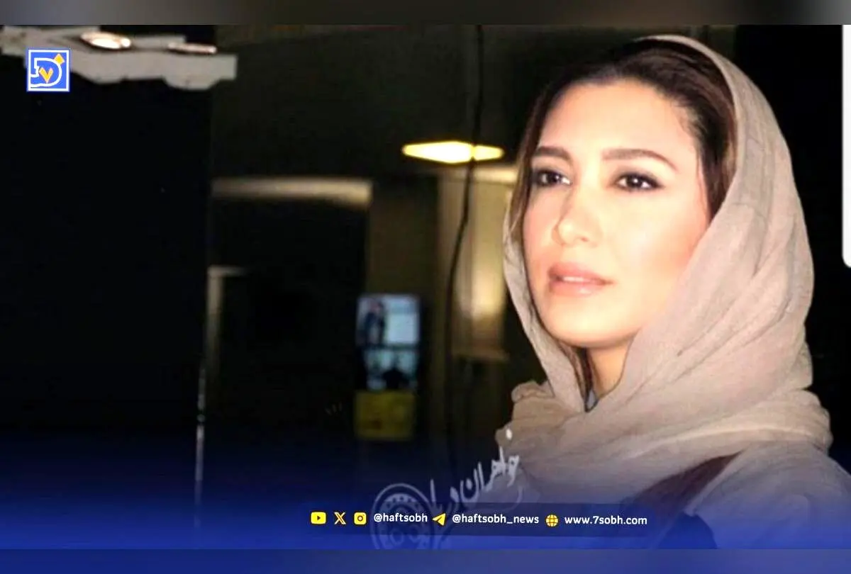 نیکی مظفری در آخرین شب اجرای نمایش «زن بورهای حوالی آزادی» در تماشاخانه هما با حضور پرشور