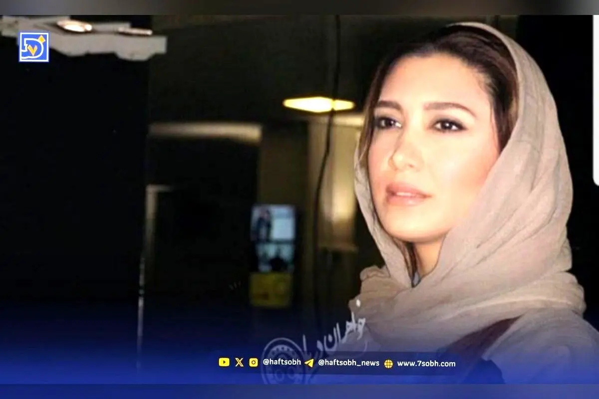 نیکی مظفری در آخرین شب اجرای نمایش «زن بورهای حوالی آزادی» در تماشاخانه هما با حضور پرشور