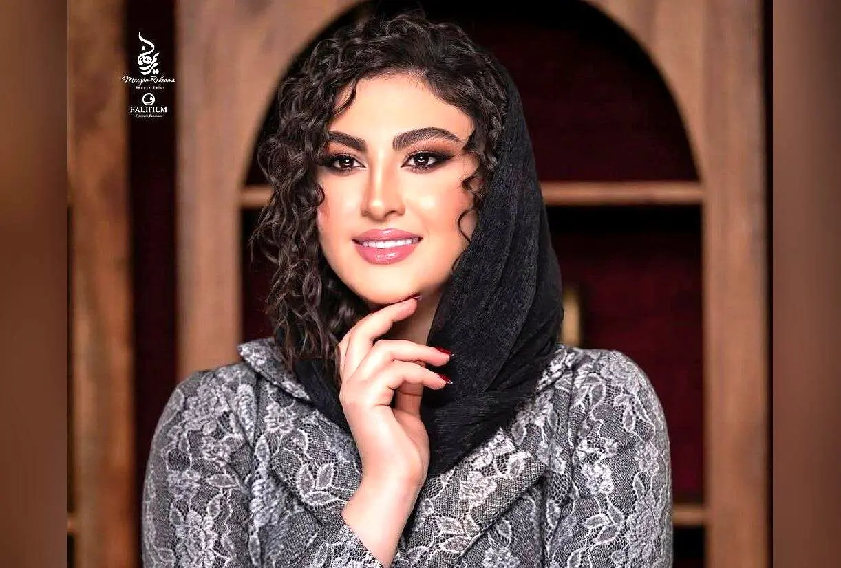 دیزاین لوکس و کاملاً سفید جشن عروسی مریم مومن؛ فضای مجلل و رویایی در یک عمارت فاخر