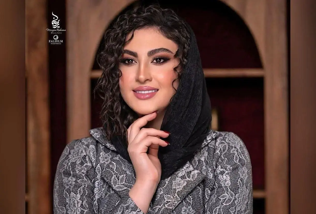 دیزاین لوکس و کاملاً سفید جشن عروسی مریم مومن؛ فضای مجلل و رویایی در یک عمارت فاخر