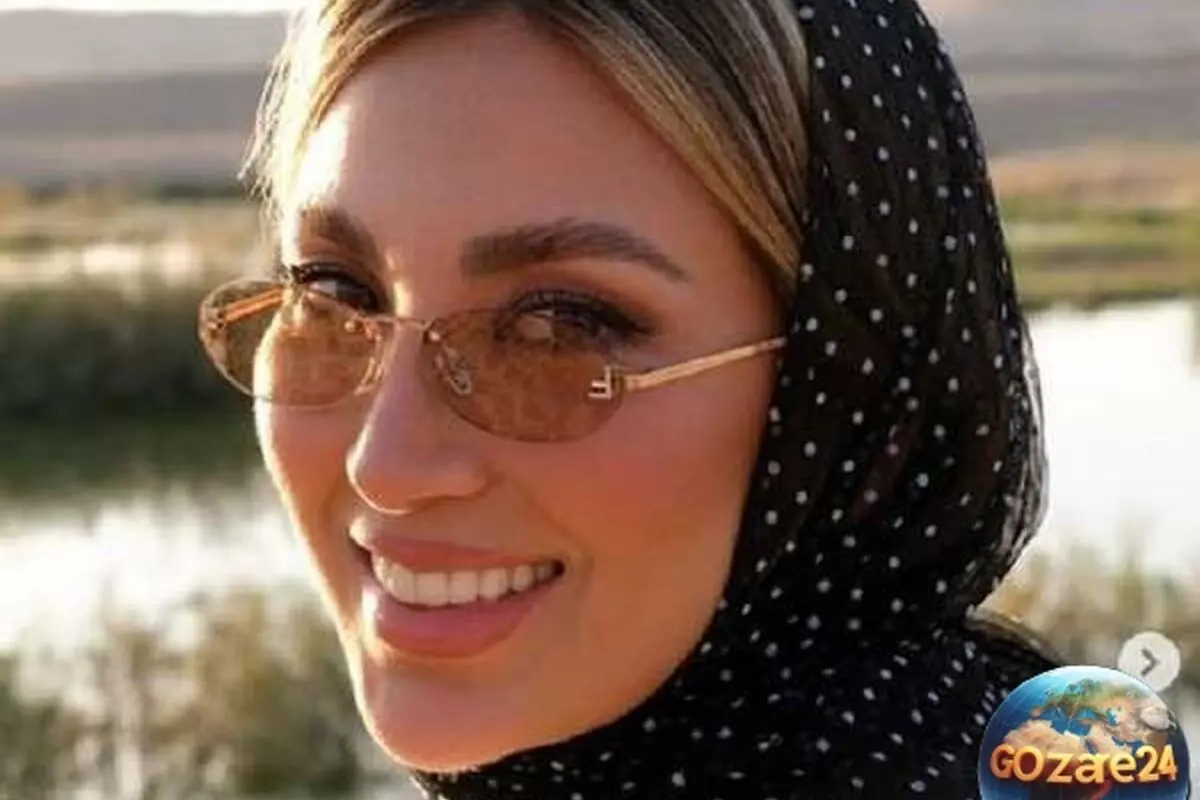 مینا مختاری در خانه‌ای با مخده‌های دهه شصتی و یخدان چوبی ایوان، فضای نوستالژیک و دلنشین را به نمایش می‌گذارد