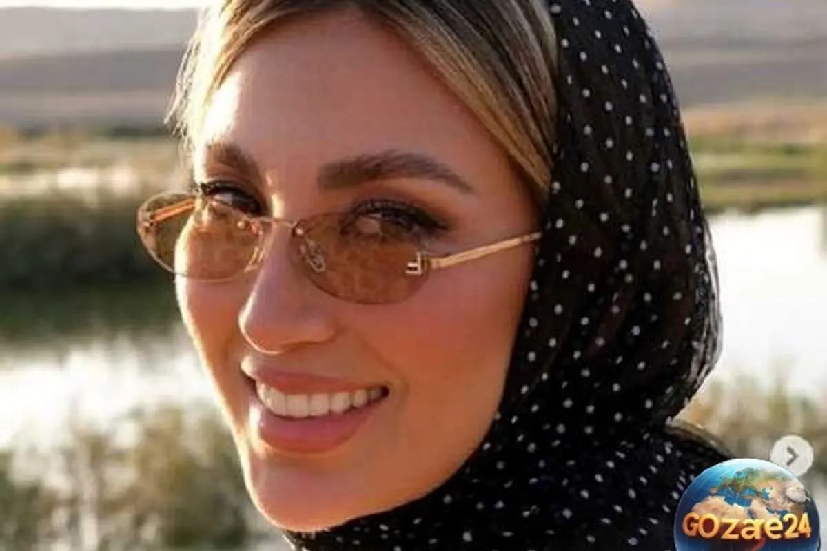 مینا مختاری در خانه‌ای با مخده‌های دهه شصتی و یخدان چوبی ایوان، فضای نوستالژیک و دلنشین را به نمایش می‌گذارد